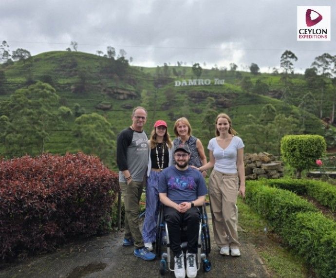 family-near-damro-ter-factory-nuwara-eliya