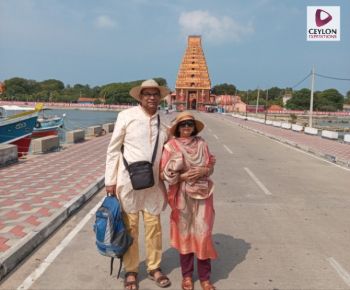 couple-near-nagapooshani-amman-temple-jaffna-ceylon-expeditions-travels